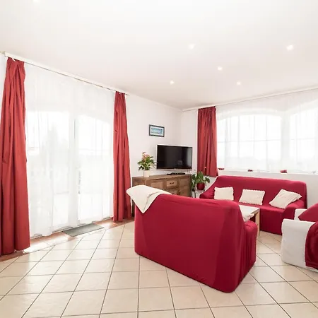 Kek Vendeghaz Apartment *